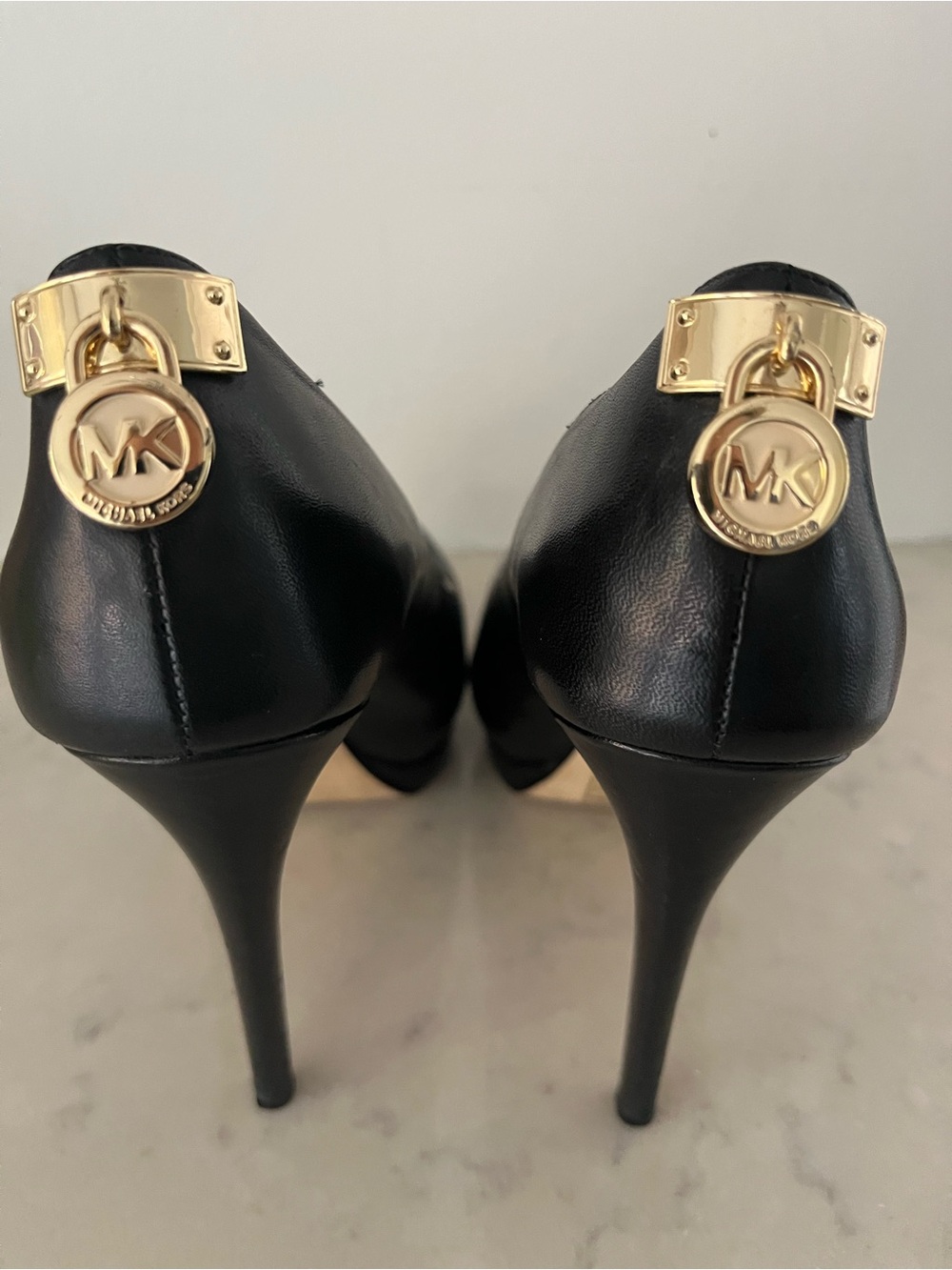 Michael Kors Black Leather High Heel Pumps Stilettos size 7.5 - Picture 5 of 10